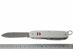 Victorinox Pioneer Farmer Alox 0.8241.26 Navaja Suiza -Cuchillería Aventura VT 8241 26 05 victorinox farmer vt 8241 26 d5