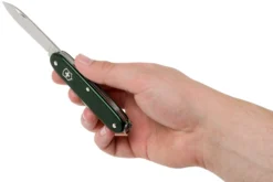 Victorinox Pioneer Alox Green 0.8201.24R4.KTE1 Knivesandtools Edition, Navaja Suiza -Cuchillería Aventura VT0 8201 24R4 KTE1 06 victorinox scaled
