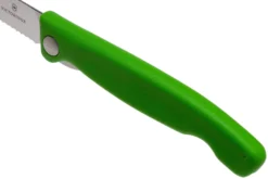 Victorinox SwissClassic 6.7836.F4B Cuchillo Plegable Dentado Para Verduras, Verde 12 Victorinox SwissClassic 6.7836.F4B Cuchillo Plegable Dentado Para Verduras, Verde -Cuchillería Aventura VT6 7836 F4B 06 victorinox scaled